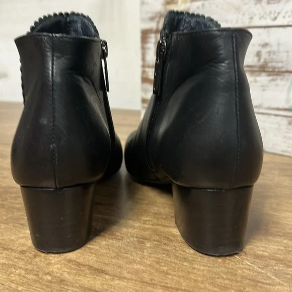 Duo Boots Ted & Muffy great shape smooth black leather heeled zip ankle booties - Picture 5 of 8